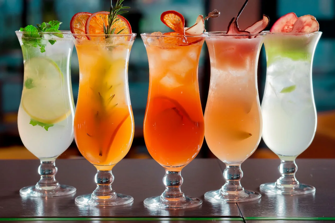 COCTELES Y LICORES